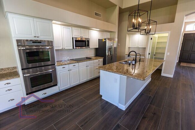 Foto del edificio - 1344 W Rockrose Way - 4 BR, 2 BA + den - A...