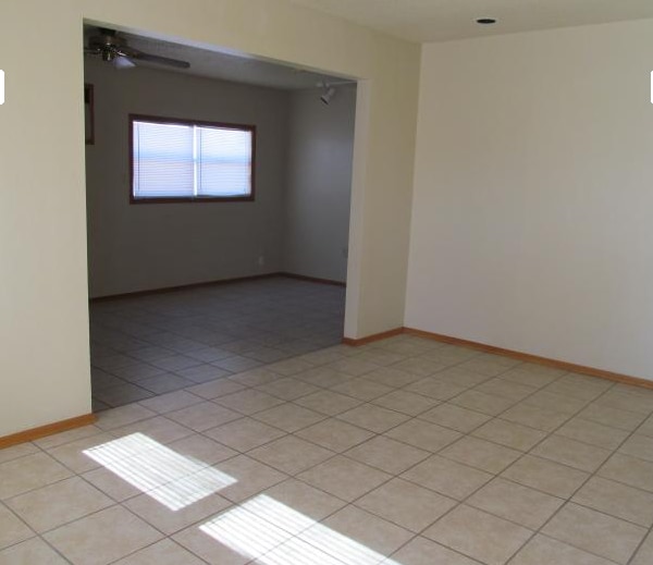 Building Photo - 316 Circle Dr