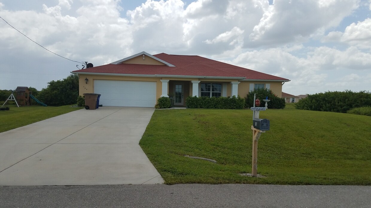 Foto principal - 364 Pinehurst Ave