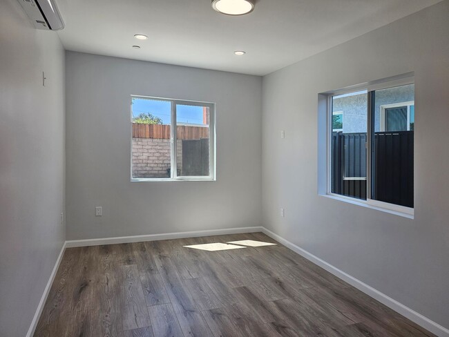 Foto del edificio - New 2 Bd, 2Ba with Large Yard!