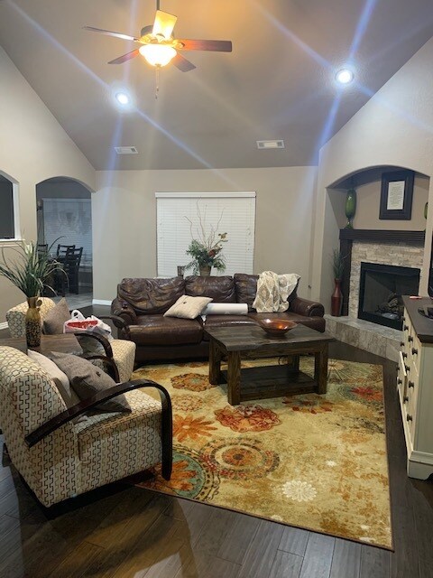 Living Room w/Fireplace - 1805 SW Cypress St