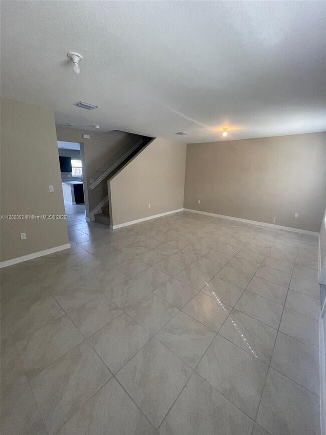 Foto del edificio - 392 NE 5th Pl