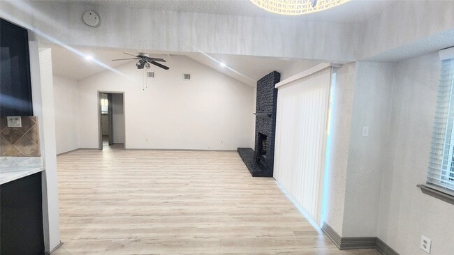 Foto del edificio - 22422 Deville Dr