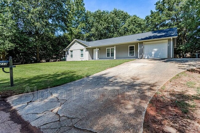 Building Photo - 213 Hunters Trail