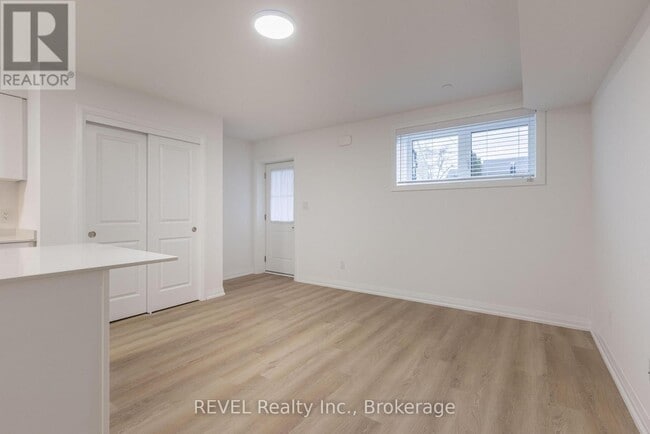 Building Photo - 35 Southworth St N