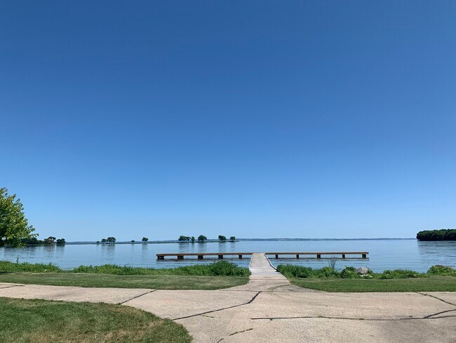 5-block wall to Lake Winnebago - 1316 Evans St