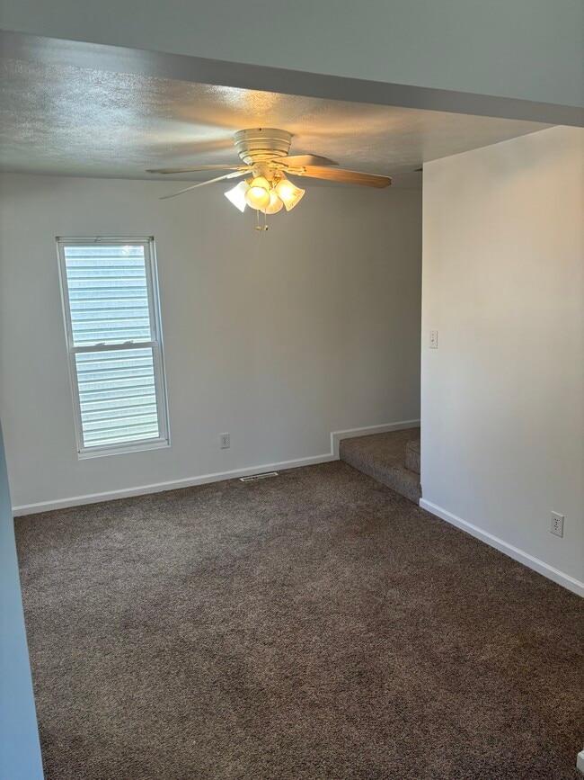 Building Photo - 212 Miller Ave