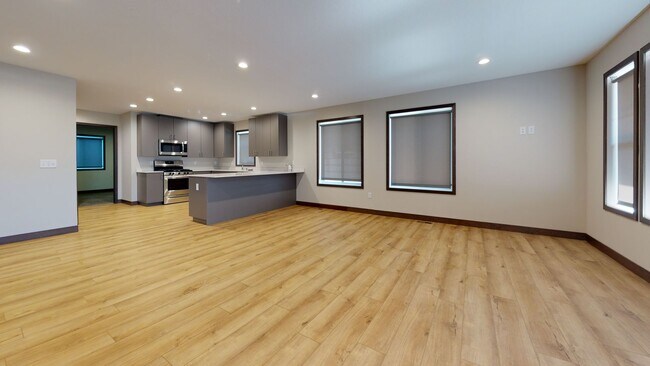 Building Photo - 718 13th Ave SE