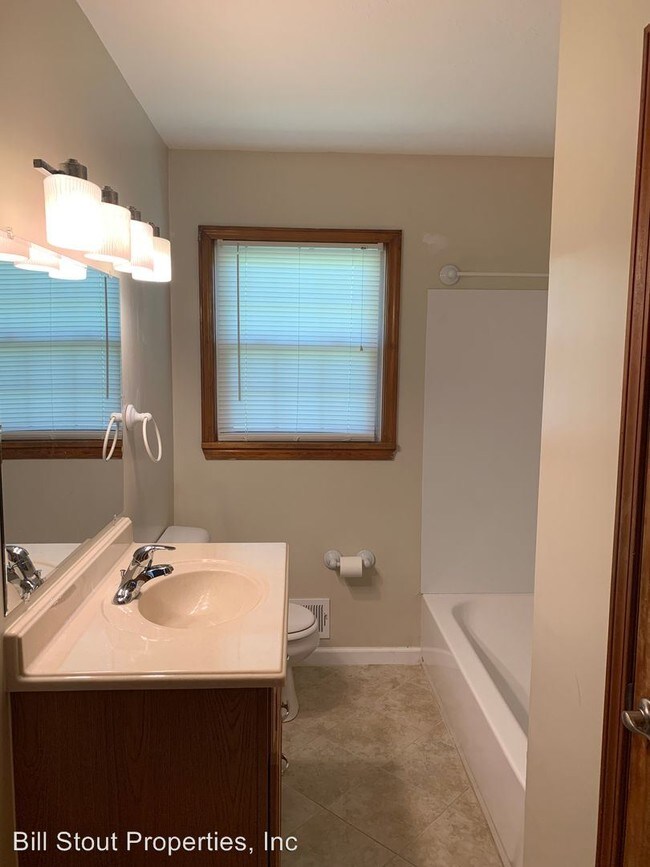 Building Photo - 3 br, 1.5 bath House - 3915 East Pages Lane