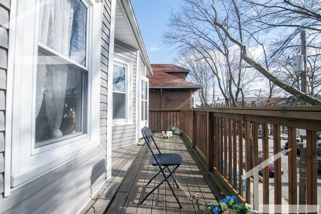 Building Photo - Long Ave 5-Bed