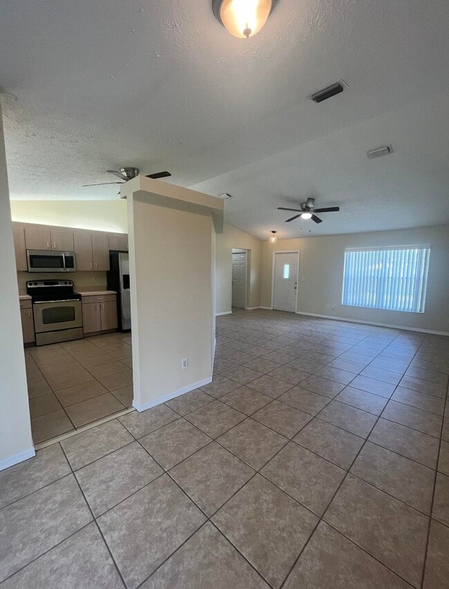 Foto del edificio - 302 SW Carter Ave