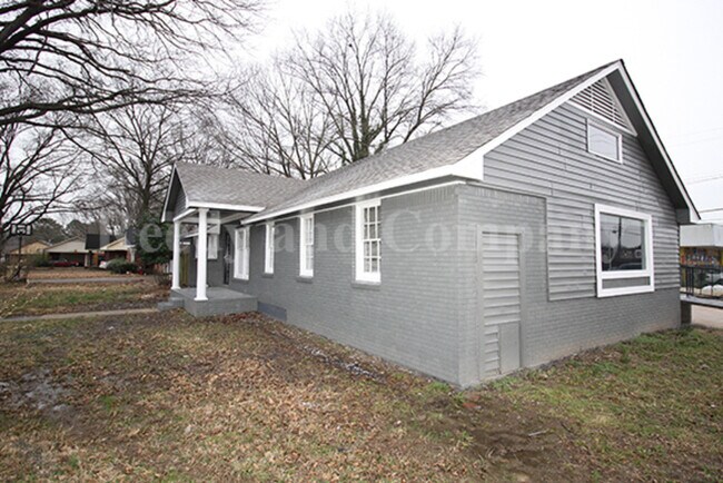 Foto del edificio - 1703 Goodhaven Dr