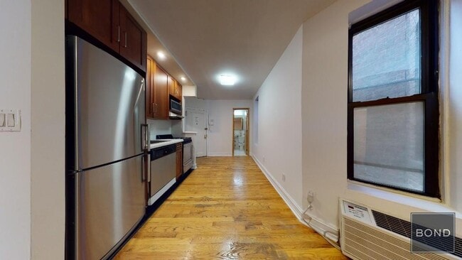 Building Photo - 217 E 84th St