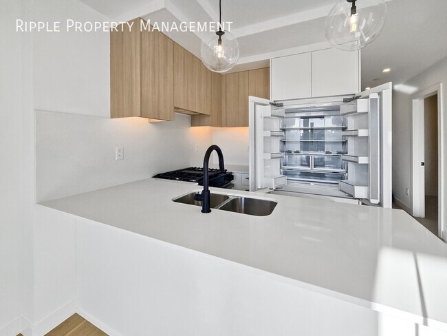 Photo du bâtiment - AMAZING BRAND NEW NEVER LIVED IN 2 BEDS, 2 BATHS CONDO