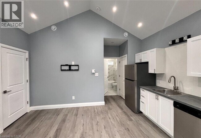 Building Photo - 140 Byron Ave