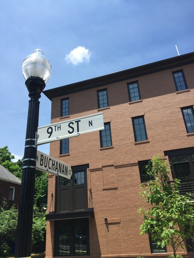 Photo - 908 N Buchanan St Townhome