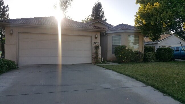 Building Photo - 2131 N. SHADY CT   3 BEDROOM 2 BATHROOM  V...