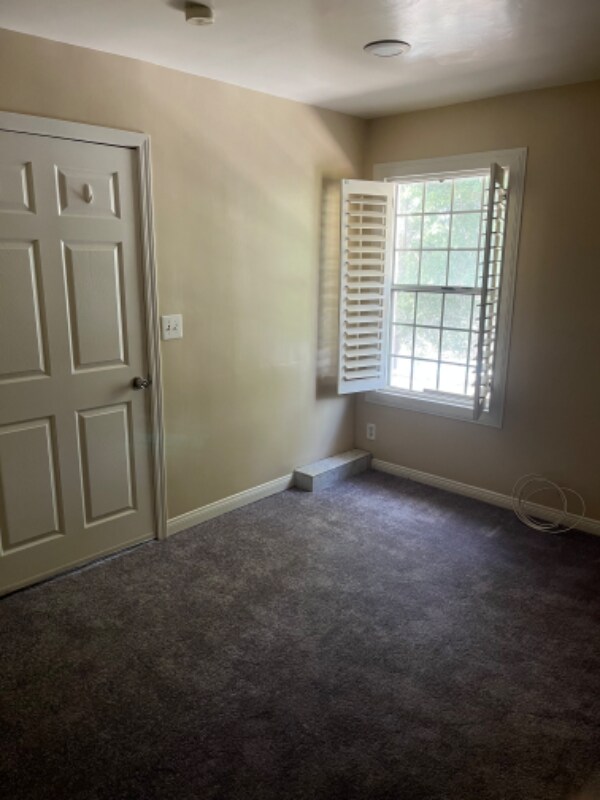 Foto principal - 8755 Snowden Ave