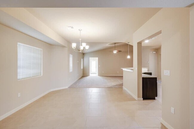 Foto del edificio - 7747 Enchanted Path Dr