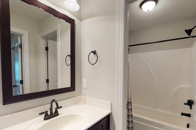 Foto del edificio - 708 Tree Top Trl