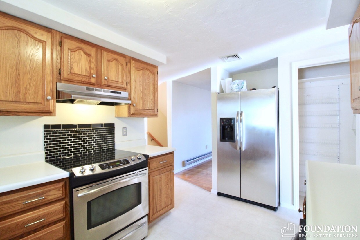 108 Cypress St, Watertown, MA 02472 Condo for Rent in Watertown, MA