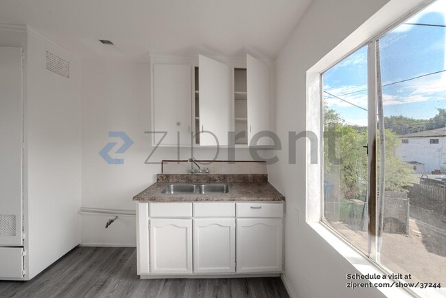 Foto del edificio - 912 E 90th St