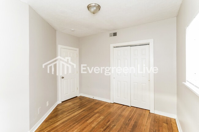 Foto del edificio - 1800 Bising Ave