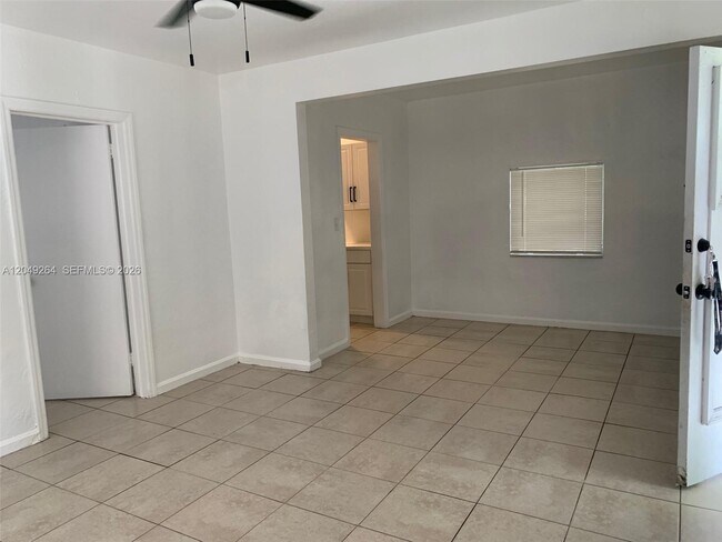 Foto del edificio - 2114 NE 168th St