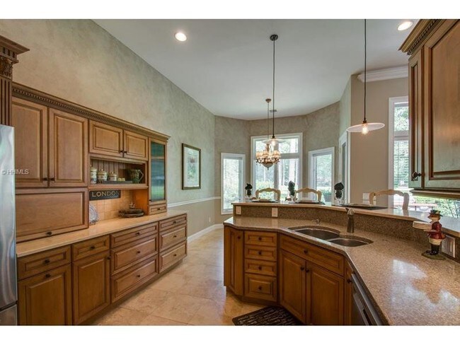 Building Photo - Desirable Rose Hill Home on the Golf Course