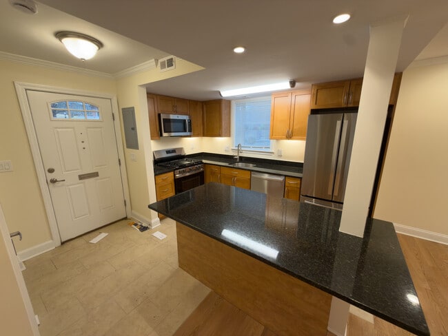 Building Photo - 20 Thornton Rd