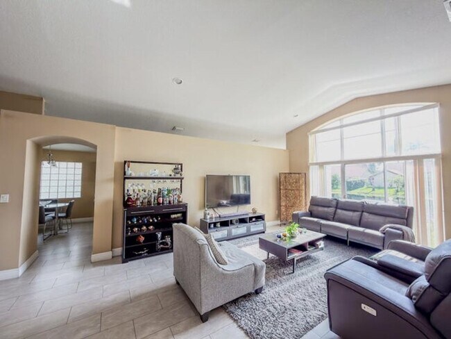 Foto del edificio - 775 NW 165th Ave
