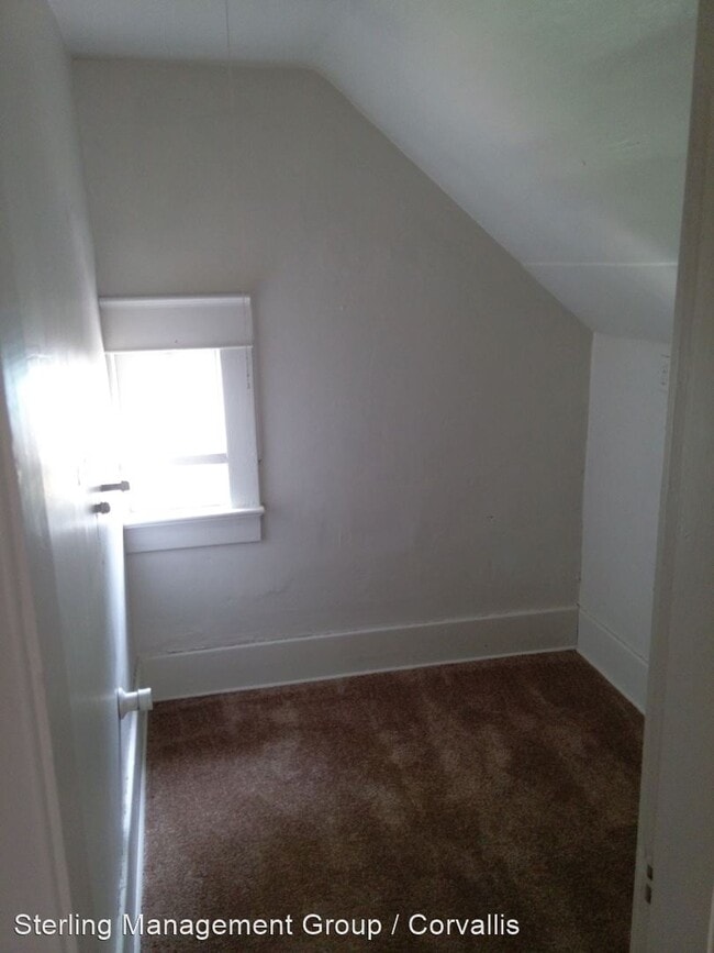 Building Photo - 4 br, 2 bath House - 216 NW 15th St.