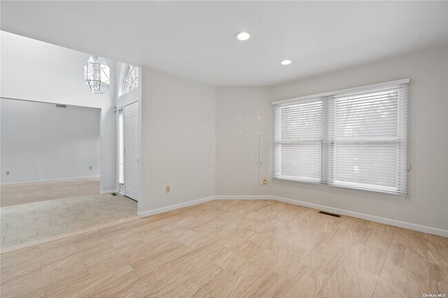 Building Photo - 93 Hunt Dr