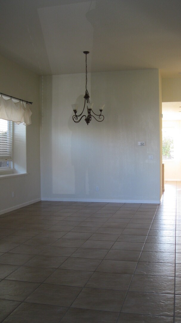 Building Photo - East Roseville, New Carpet * Paint, 2657sq...