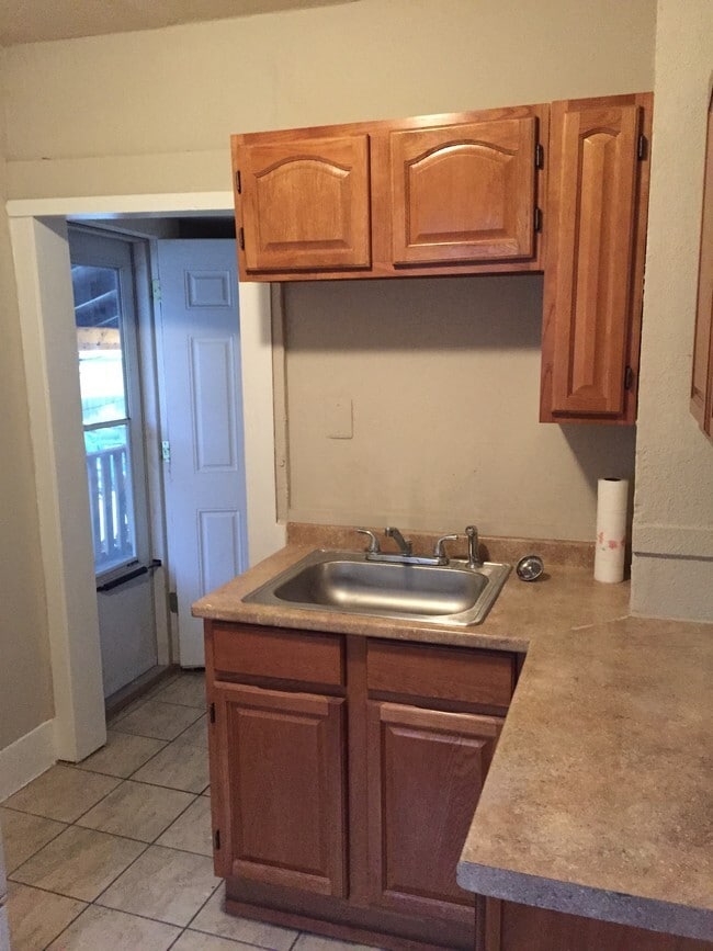 Kitchen - 1710 E Victor St