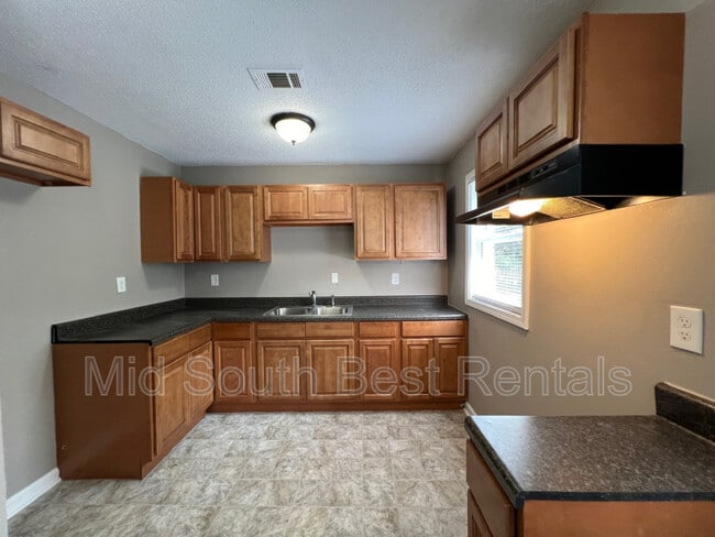 Building Photo - 3708 Debby Dr