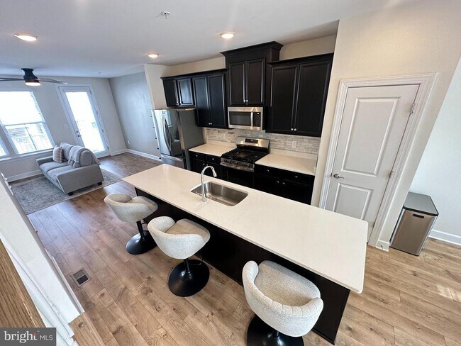 Foto del edificio - 127 Capital Ct