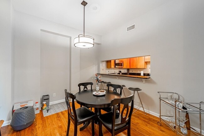 Building Photo - 347 Varick St