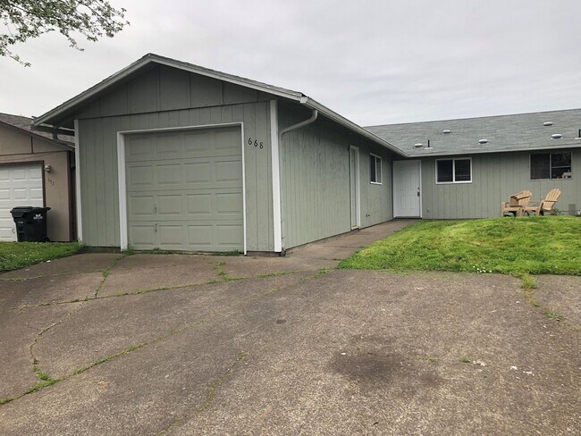 Foto del edificio - Updated 3 bedroom 1.5 bath duplex!