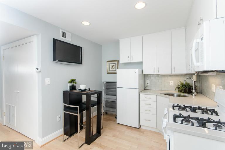 Primary Photo - 165 D St SE