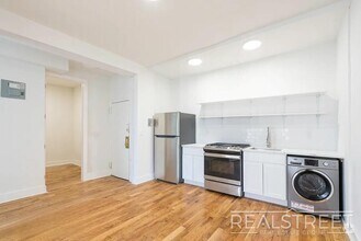 Building Photo - Spacious 2 BED + office in Bushwick