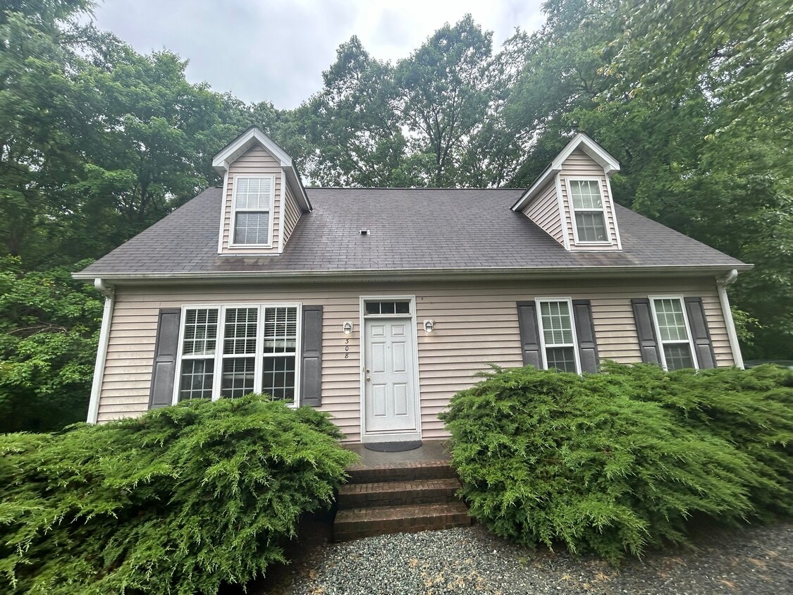 Primary Photo - 308 Laurel Ave