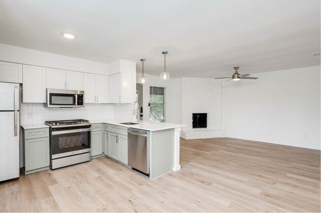 Building Photo - 5704 Cougar Dr