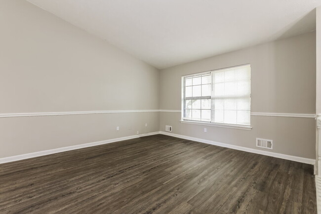 Foto del edificio - 8752 Thomas Rd