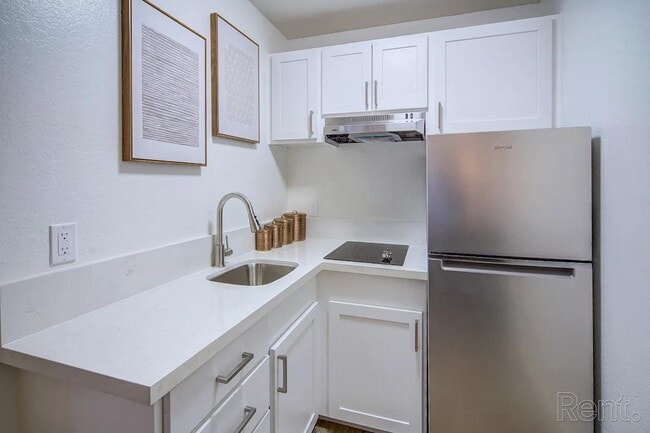 Building Photo - The Laurel at Mountain View (55+)