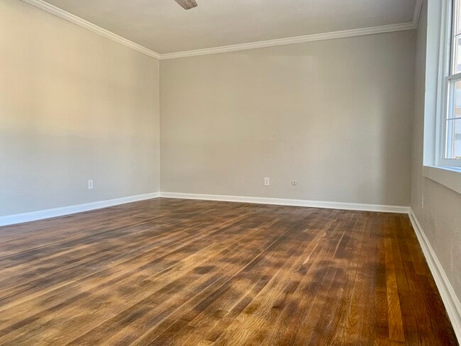 Building Photo - 3 BEDROOM HOME FOR RENT IN OAKWOOD FARMS!