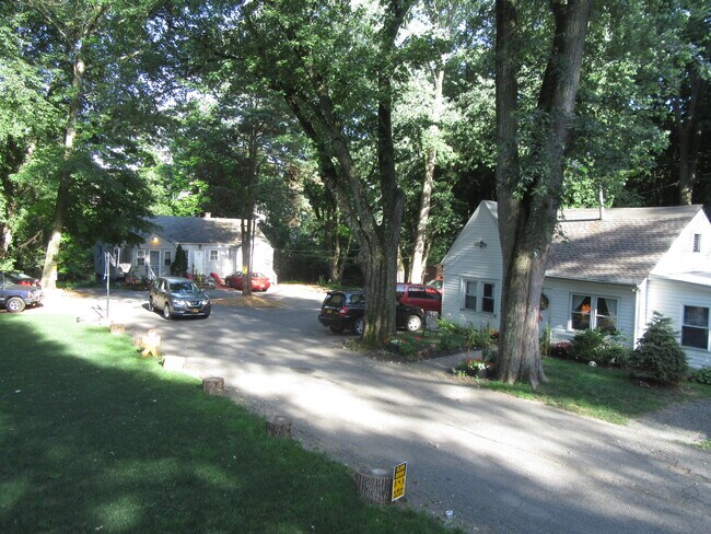 Building Photo - 142 N Pascack Rd
