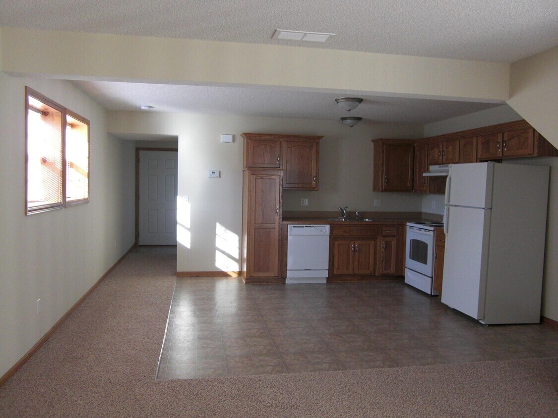 1516 SW Shelby Dr, Lees Summit, MO 64081 Townhome Rentals in Lees
