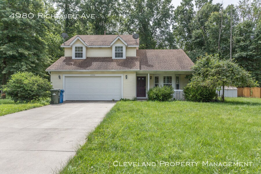 Large single family home House Rental in Sheffield Lake, OH