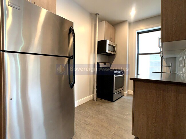 Foto del edificio - 184 Nagle Ave